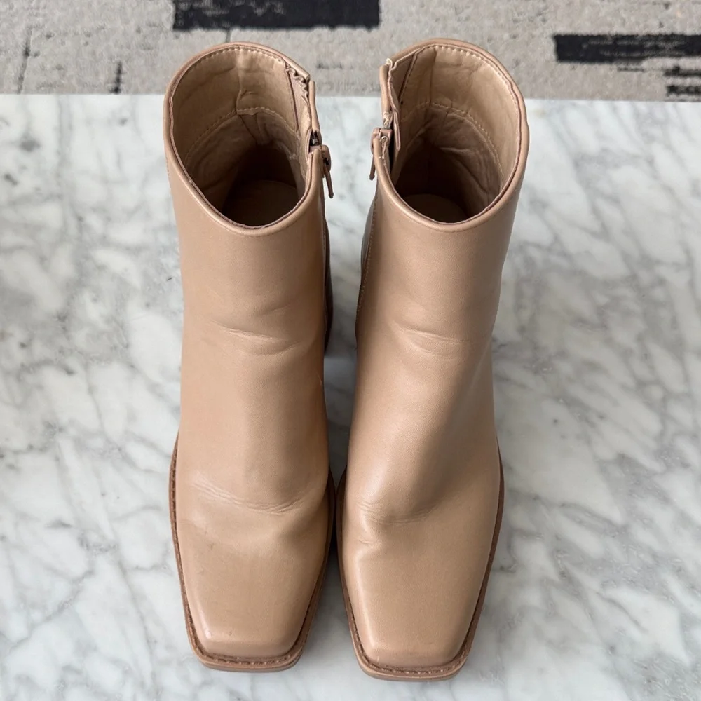 🌼NEW YORK & COMPANY🌼 Tan Alex Booties, Size 9